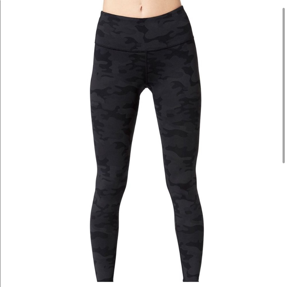 Vimmia Mid-Rise Dark Camo Leggings